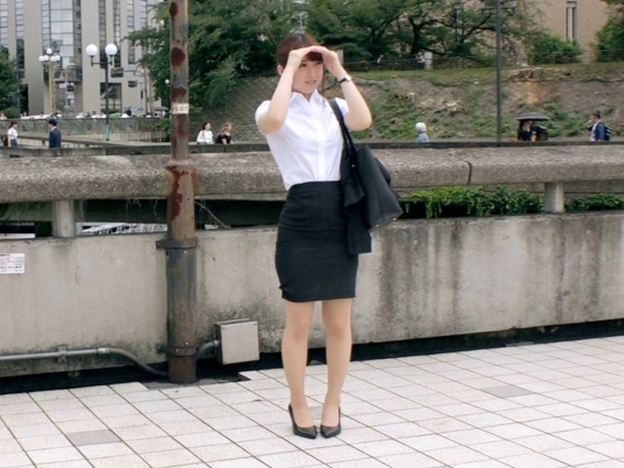 【素人×ナンパ】会社での勤務中にAVに出演してくれる女！AV自体は週に4～5本見ているらしい…