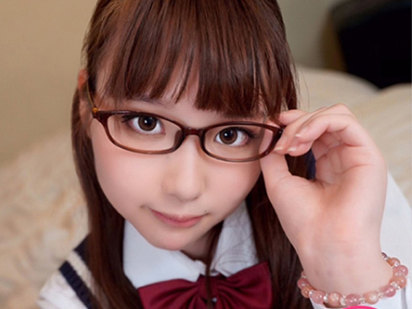 【P活×オタク女子】喘ぎ声が半端なくエロい眼鏡女子！イラマされて嬉し泣きする雌豚に大人チンポで分からセックス叩き込む