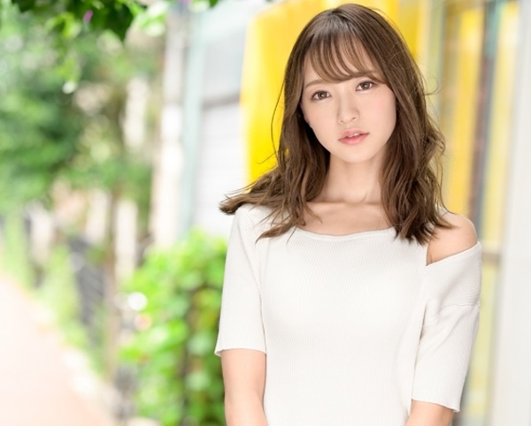 【スレンダー美人の甘い誘惑】素人男性宅で恋人気分♡ 流川夕が魅せる濃厚キスと生ファック！スレンダー美ボディが悶えイキまくる！甘いキスから始まるエッチな時間は最高のご褒美！♡