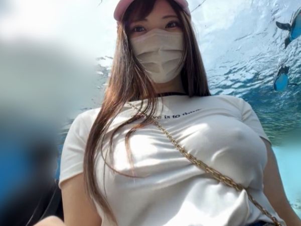 【爆乳コスプレイヤーの誘惑】『コスプレのままエッチしよ♡』ノーブラパイスラで街を歩く美人レイヤーがヤリ目ナンパ師に捕まり、ホテルでハメ撮りSEX！自慢の巨乳を揺らしながら感じまくる姿は必見！