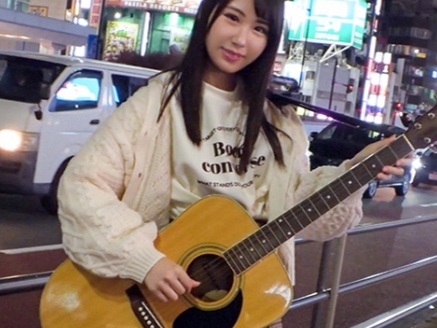 【美尻素人ムスメ】『えっ…顔に？』ミュージシャンの卵がナンパされ、美尻を揺らしながらハメ撮り！白濁ザーメンを顔面にぶっかけられ、恥じらう姿がエロかわいい！