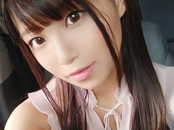 【車内乱交】地下駐車場で発情する痴女！見知らぬ男の車に侵入し、濃厚なカーセックスで欲望を解放！互いの体を貪り合い、激しく交わる肉欲の宴！