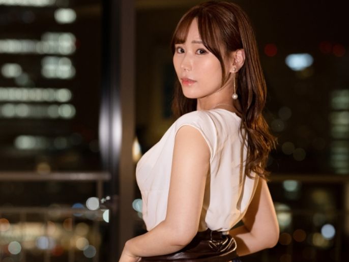 【美熟女との贅沢な夜】『こんなの初めて…』高級ホテルで大人の色気全開！変態プレイでクリトリスを刺激され、感じまくる美熟女の淫らな姿に興奮MAX♡