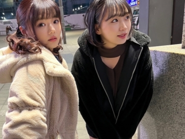 【むっちり素人娘の3P乱交】『気持ち良すぎておかしくなっちゃう…』肉感ボディがエロすぎる素人ムスメたちが、2本のチ●ポで激しく突かれまくる！豊満ボディを揺らしながら、淫らに喘ぐ姿がたまらない！！