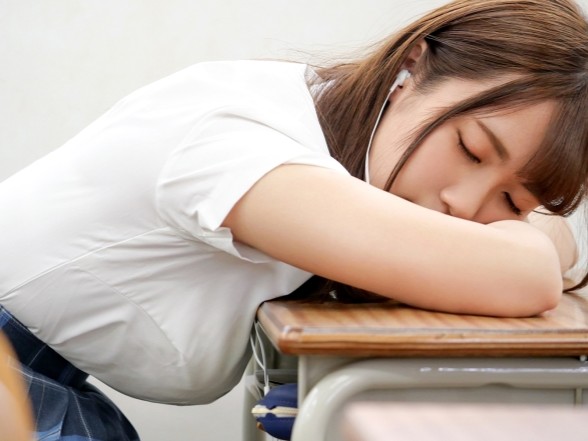 【主観】巨乳JKと甘酸っぱい青春セックス♥ 制服からこぼれそうな美巨乳にドキドキ！温もり感じるオマンコと0距離密着で、学生時代のトキメキを思い出す…ウブな美少女との甘～いエッチにメロメロ♡