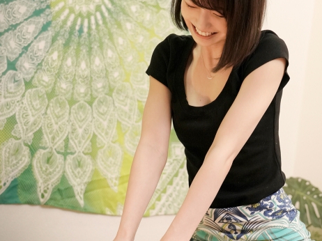 【美スレンダーエステ嬢】華奢なボディの美人エステ嬢がねっとりご奉仕！淫乱なオマンコで肉棒を包み込み、感じまくる姿がエロすぎる♡中出しも許しちゃうエッチなエステ体験！