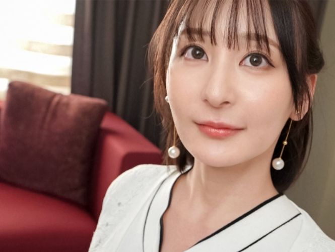 【三十路人妻の隠れた性癖】『夫には言えない…でもチンポが欲しくて…』真面目な顔して超エロい！三十路の美熟女が、夫への愛とチンポへの欲望の狭間で悶える！真面目そうな見た目とのギャップがたまらない、変態人妻の危険な火遊び…♡