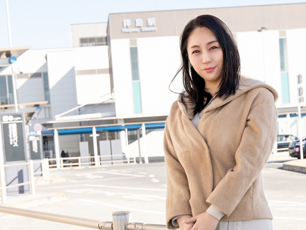 【熟女不倫】40代人妻の禁断の情事！旦那には見せない淫乱な顔で、他人のチ●ポを求めまくる人妻の火照ったカラダ…！！