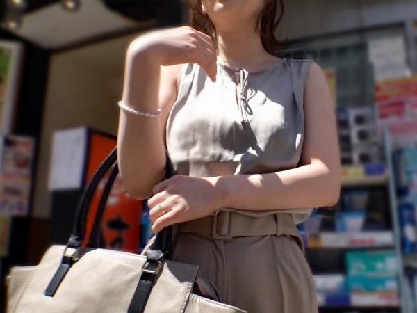 【借金妻の性欲爆発】旦那の借金返済のためAV出演！セックスレスで溜め込んだ欲求を爆発させ、激しく求め合う濃厚セックス！抑えきれない妻のエロさが全開♡