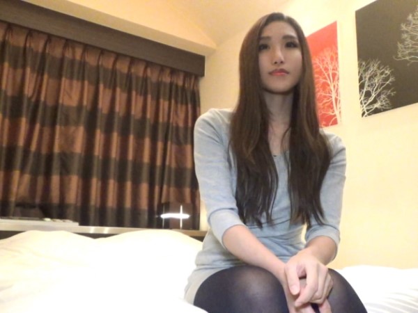 【エステティシャン】大人の色気ムンムンのお姉さんが、手マンで感じまくり!連続アクメで悶える姿は必見!ハメ撮りで本気のセックスを大公開!潮吹きなんてお構いなしに、快感に溺れる姿は超エロい!